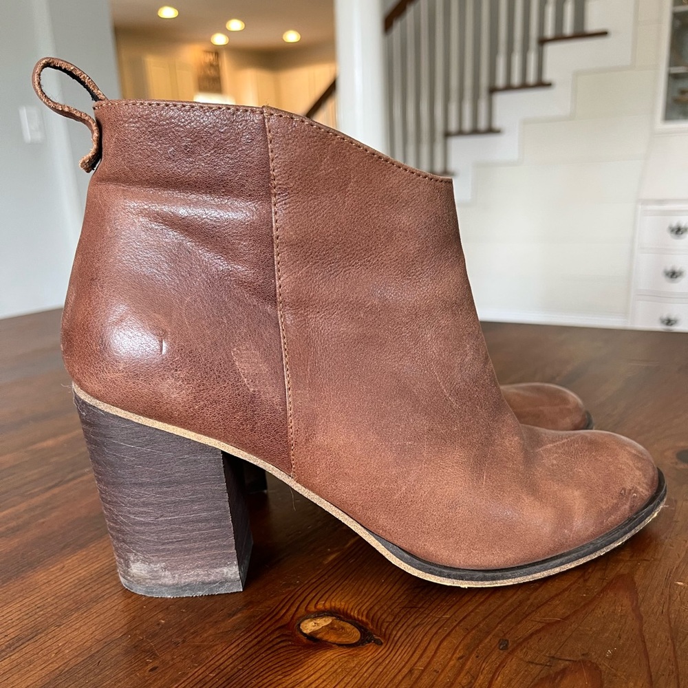 Beautiful pre-owned BP Lance Leather Block Booties